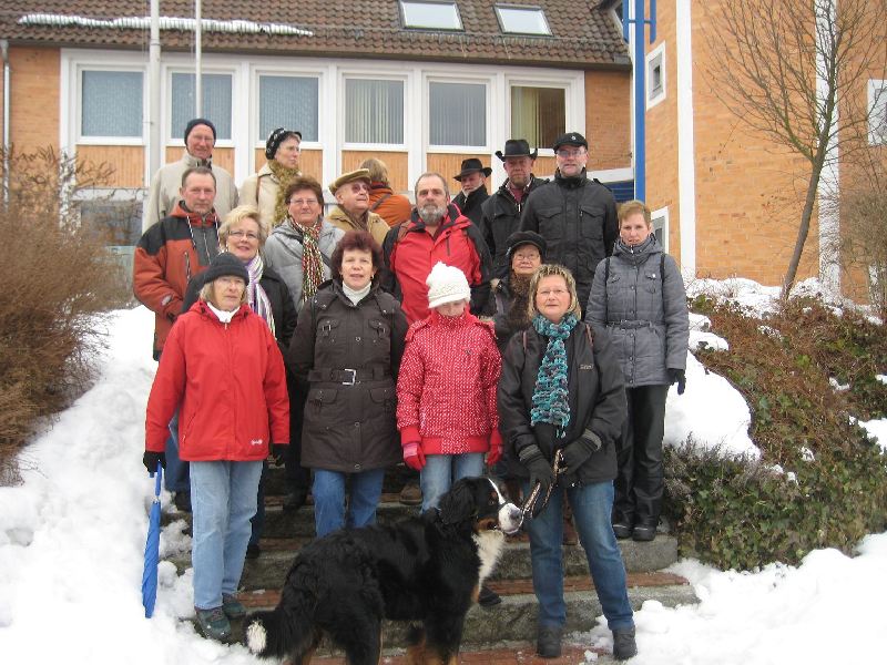 Teilnehmer der Braunkohlwanderung 2010 vorm Rathaus