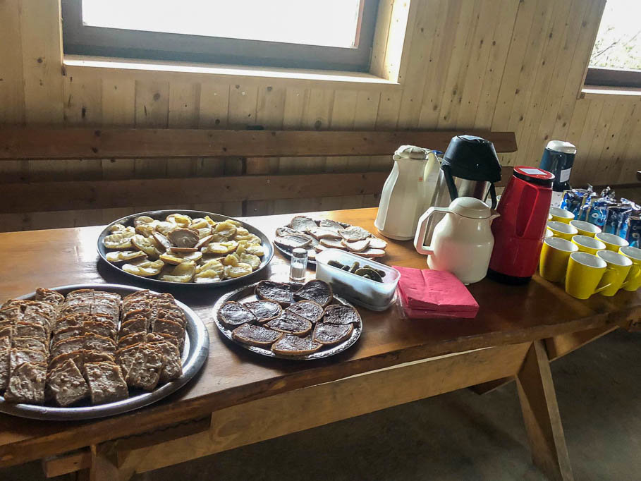 Buffet in der Hasenwinkel Hütte