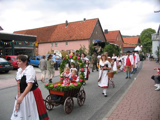 27.06.2004: Festumzug beim Heimatfest