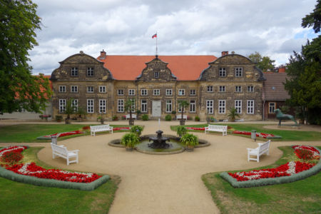 Blick auf die Gärten und das kleine Schloss Blankenburg